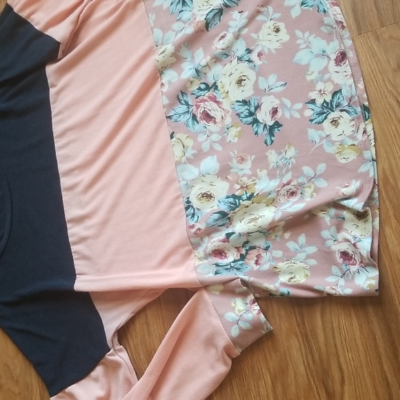 Floral Color Block top - Picture 2 of 5